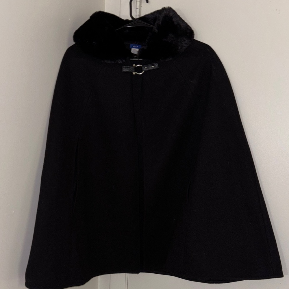 Apt. 9 Black Wool Cape with Faux Fur Collar and Buckle Closure